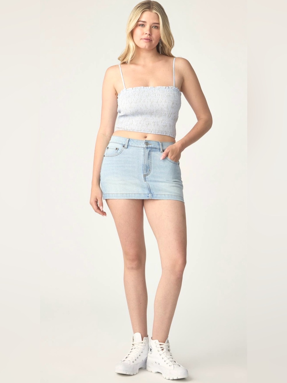 NWT Florence by Mills Smocked Y2K/VSCO Cropped Light Blue Floral Camisole-M